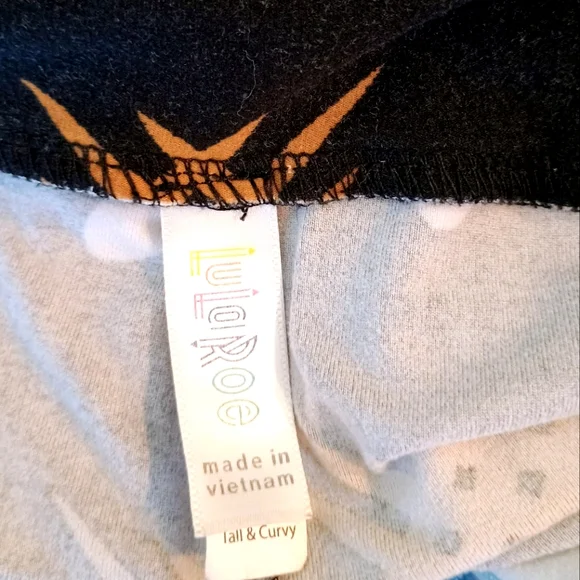 LuLaRoe Black White Gold Daisy Floral Buttery Soft Leggings Tall And Curvy TC - Picture 3 of 3